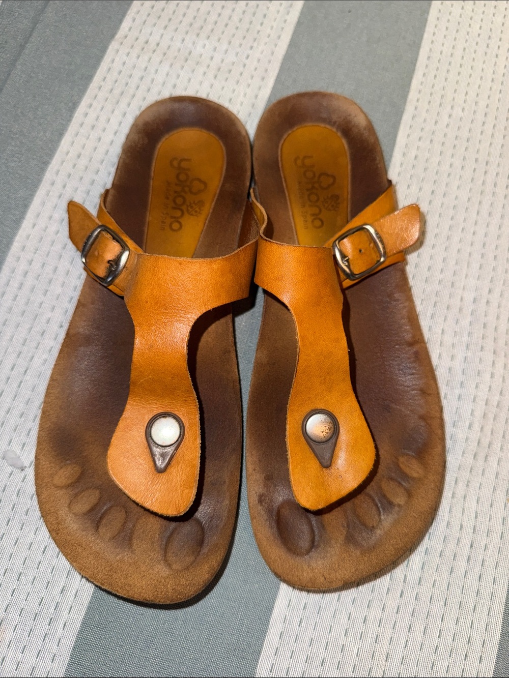 Women’s Leather Toe-Post Sandals in Tan